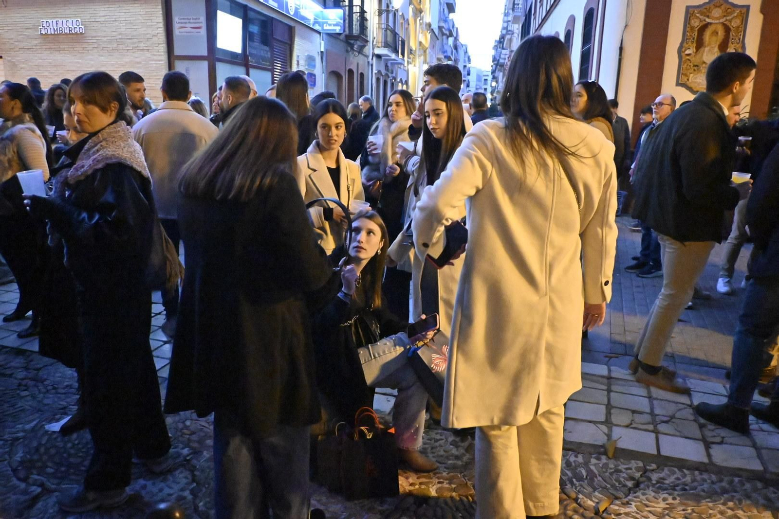 Las imágenes de la Zambomba de la Hermandad de la Esperanza en la Plaza Niña