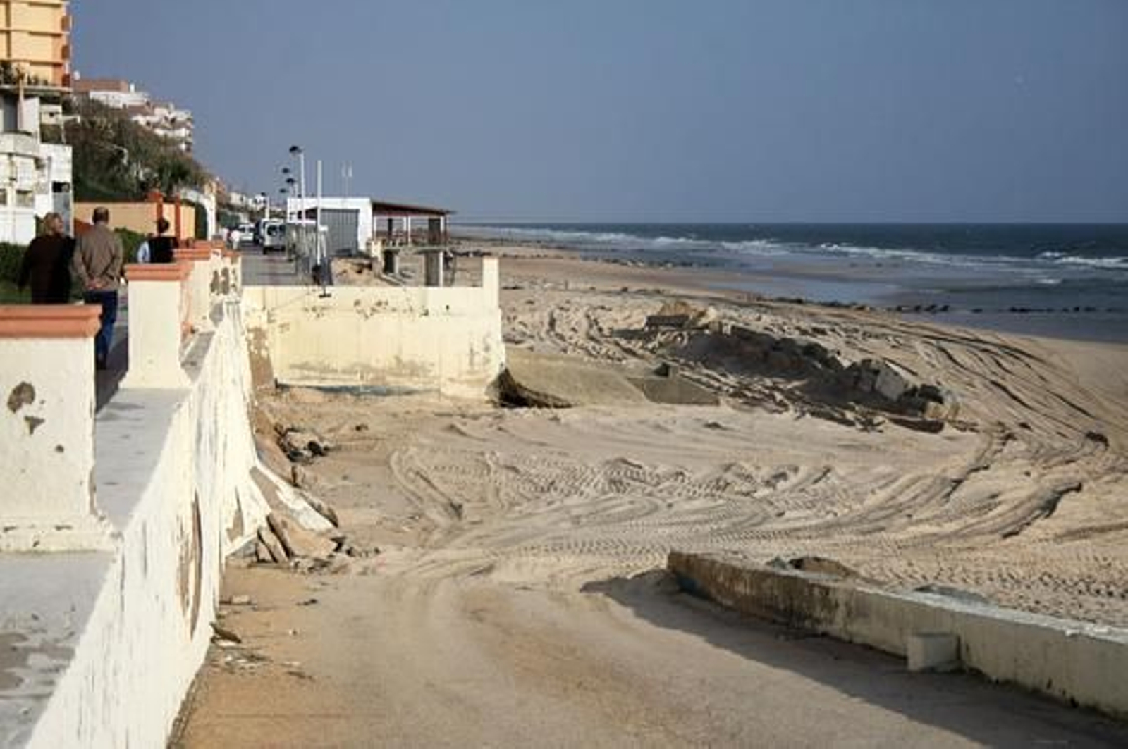 Aspecto de la playa desde uno de los caminos para bajar. / Alberto Domínguez