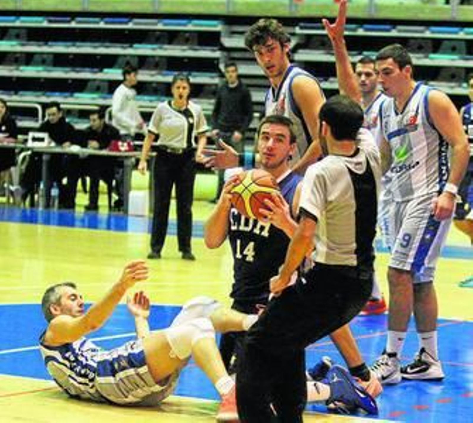 Un lance del reciente Ciudad de Huelva-Ampesa San Juan en el Palacio.