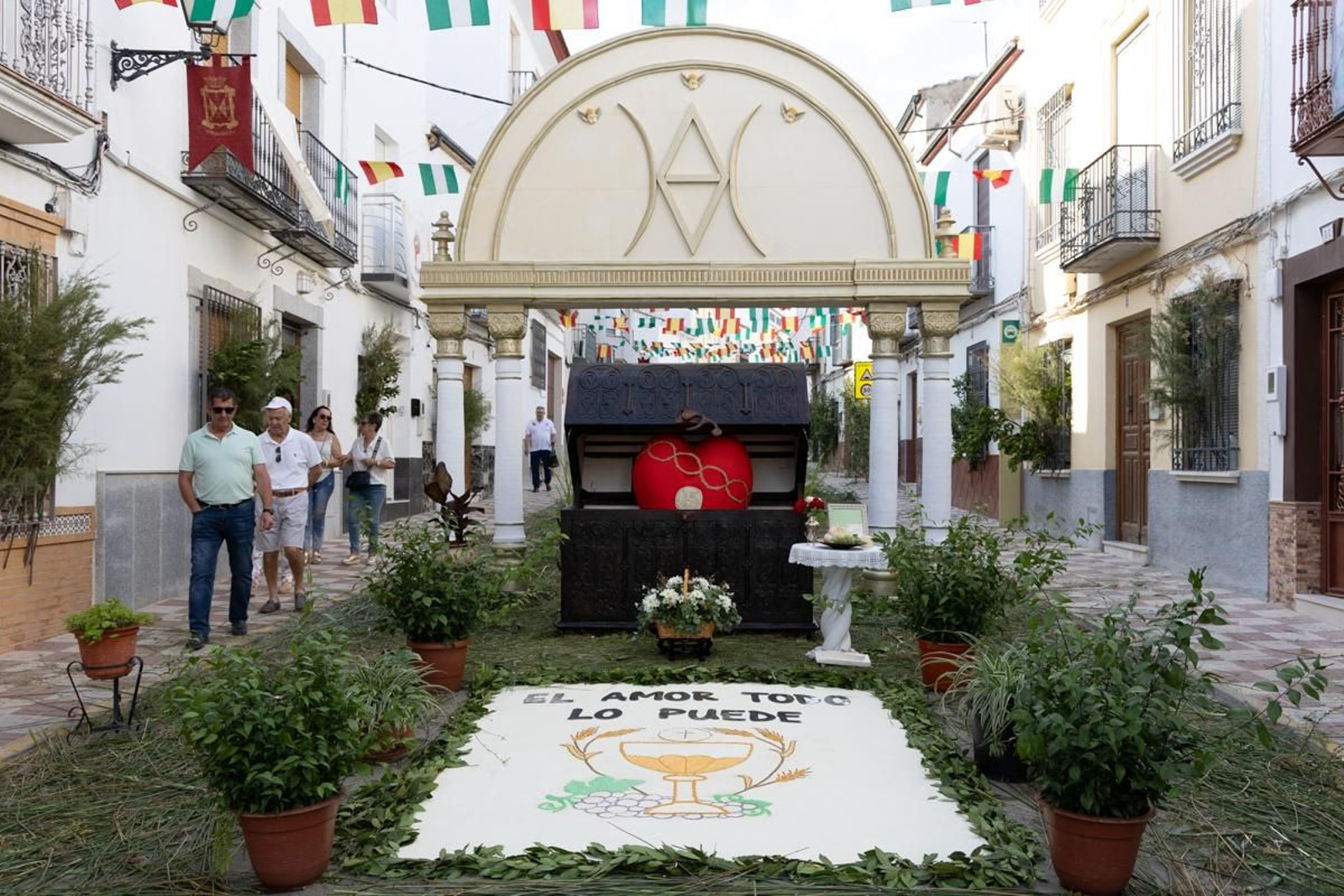 Los vecinos de Villardompardo exponen las obras de su Corpus un año más, en imágenes
