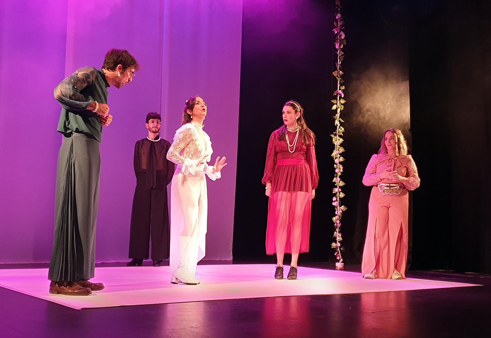 La compañía almeriense Colectivo Trance con el montaje ‘Bizarras’.