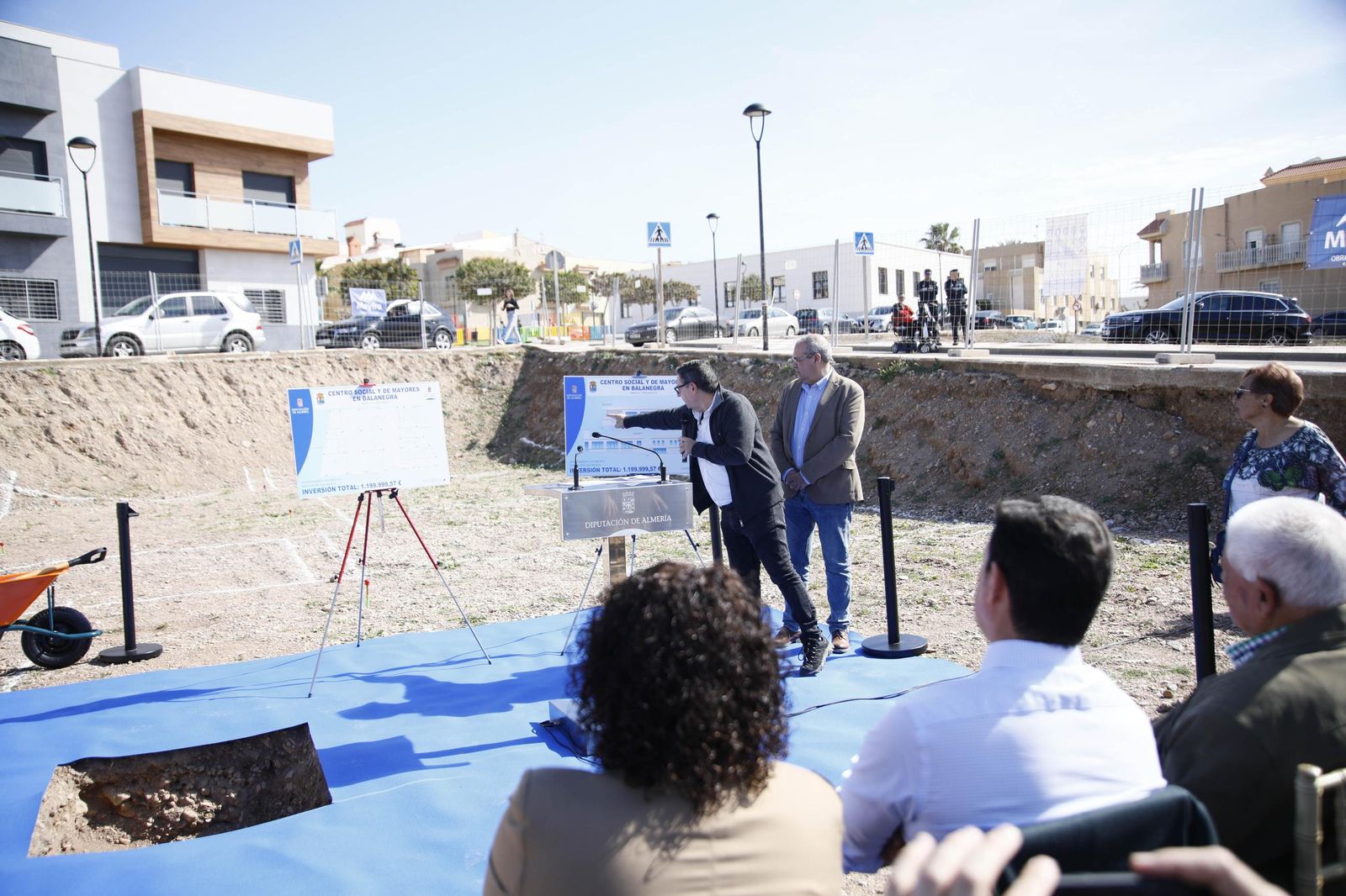 Las imágenes de la primera piedra del Centro de mayores en Balanegra