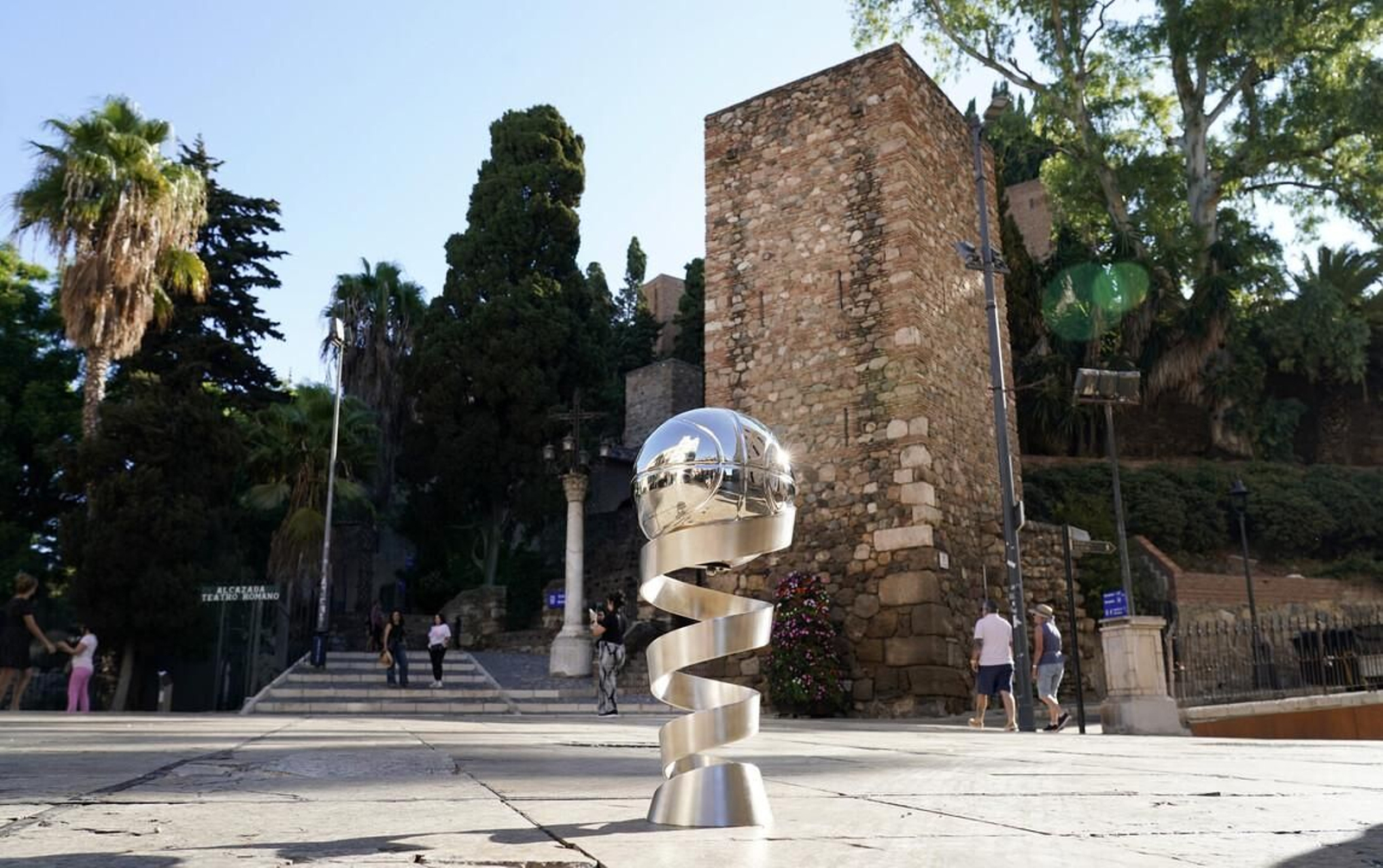 El trofeo de la Supercopa ACB se deja ver por Málaga