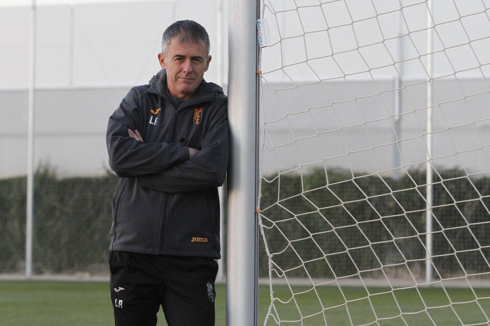 Lucas Alcaraz posa en la Ciudad Deportiva del Granada CF.