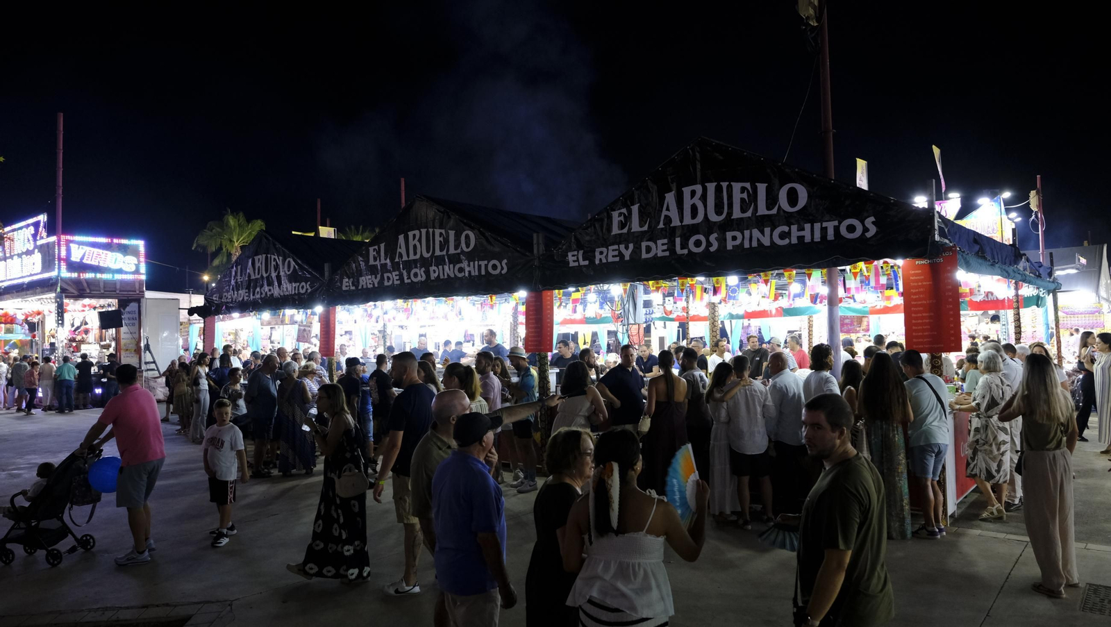 El pregón de la Feria de Almería 2025 y el encendido de la portada, en imágenes