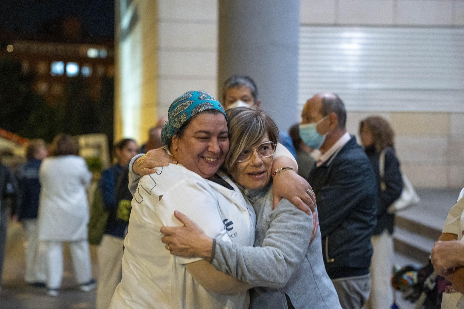 El encendido del alumbrado navideño del Hospital Universitario Torrecárdenas, en imágenes