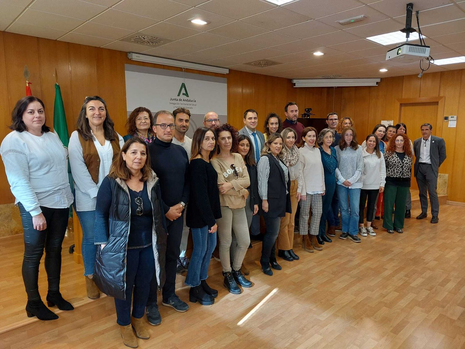 Fotos de familia de los asistentes a la reunión.
