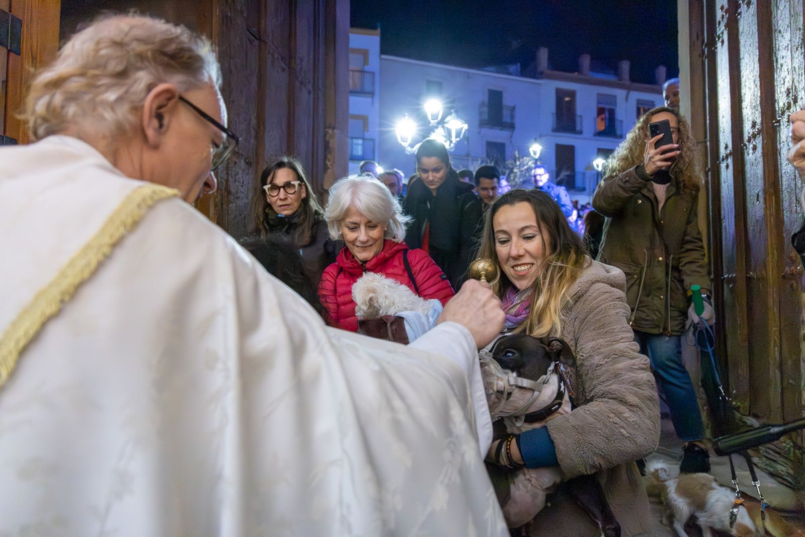 Encendido en Jaén de la lumbre oficial de San Antón 2026 y bendición de los animales