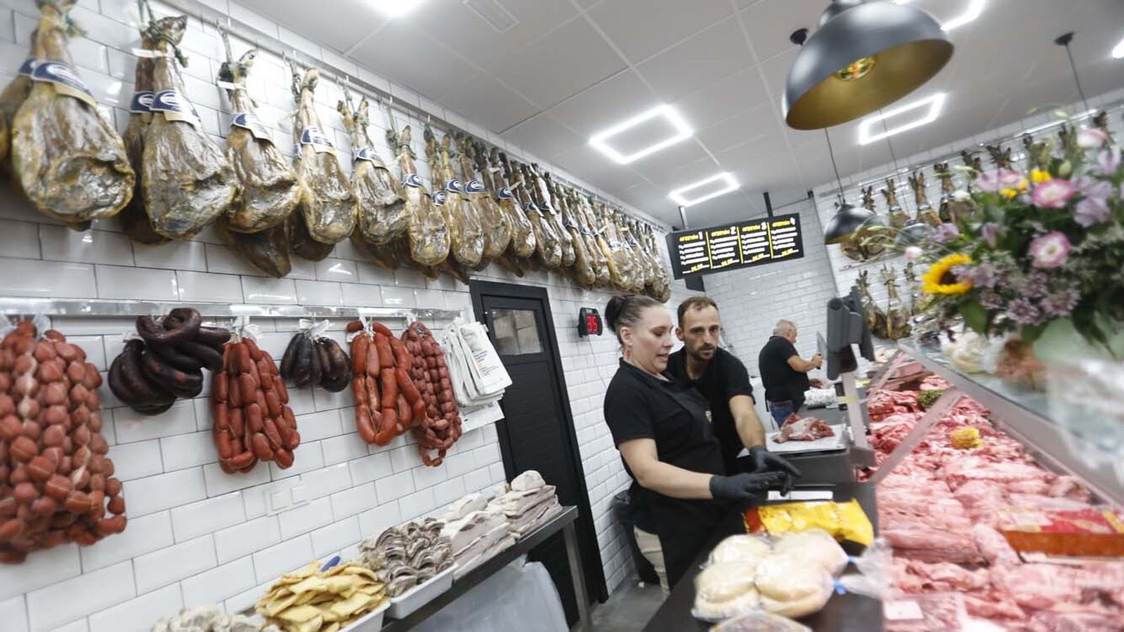 Las fotos de la reapertura de la Boutique de la Carne 42 días después del incendio