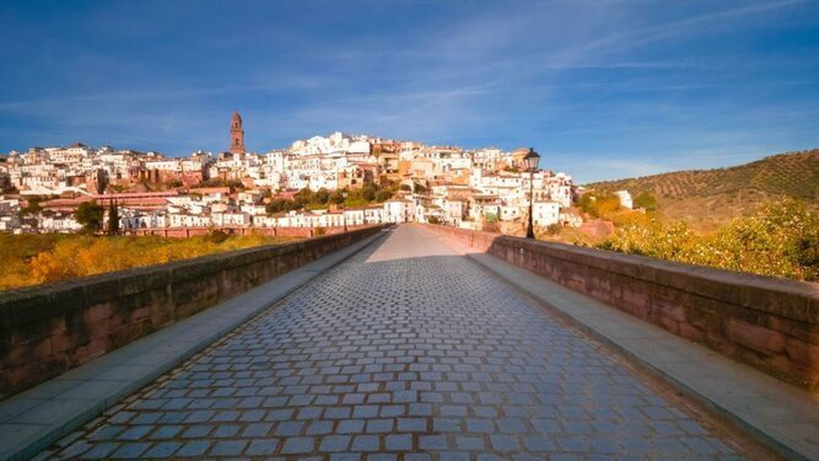 Desde el Puente Mayor se puede contemplar una de las panorámicas más hermosas de Montoro
