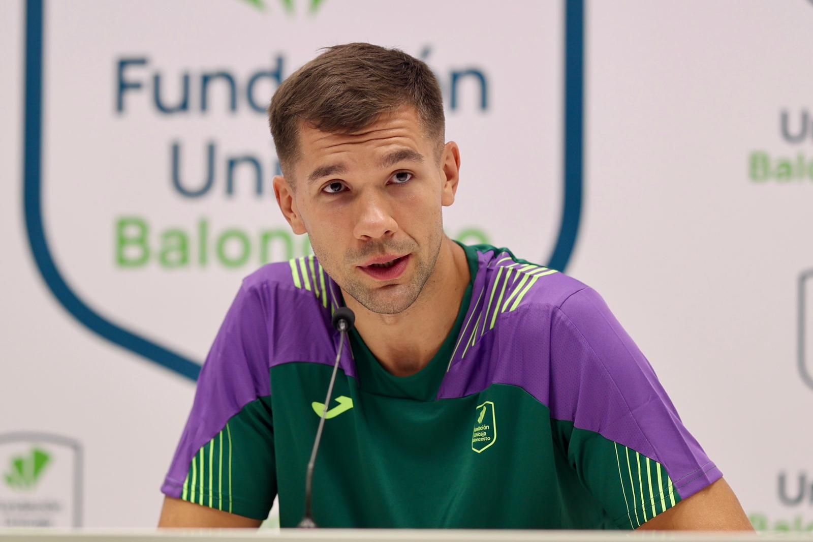 La presentación de Emir Sulejmanovic con el Unicaja, en fotos