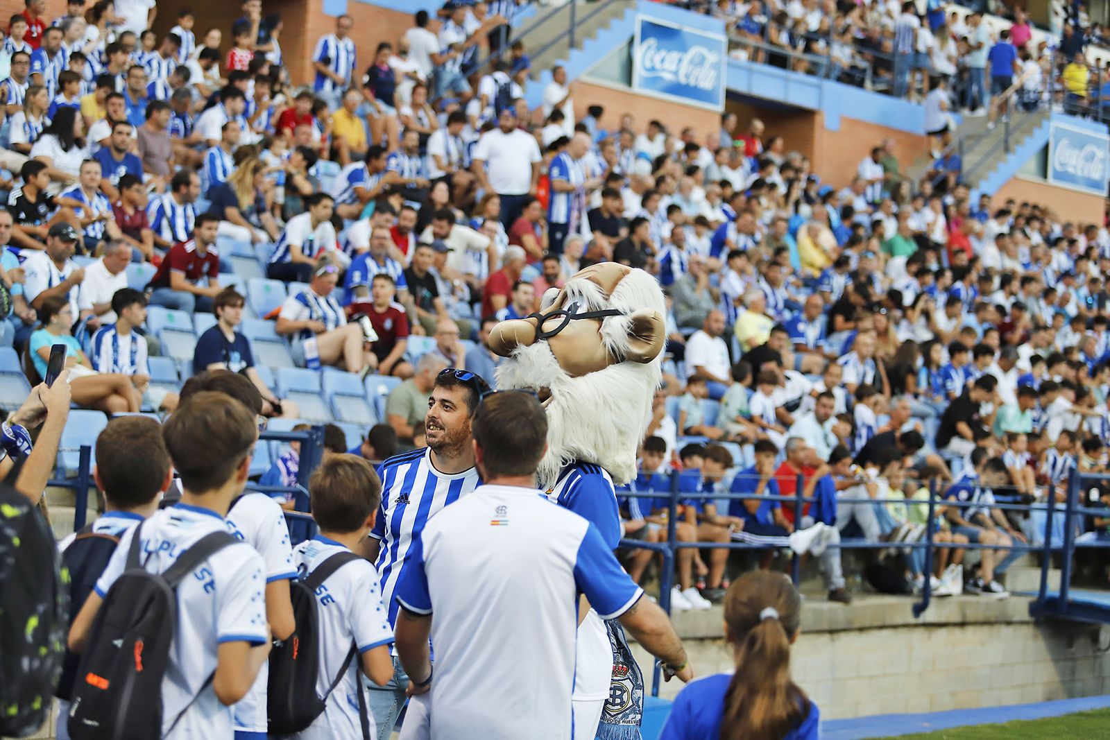 Ambiente en las gradas del Nuevo Colombino en el Recreativo de Huelva y Málaga