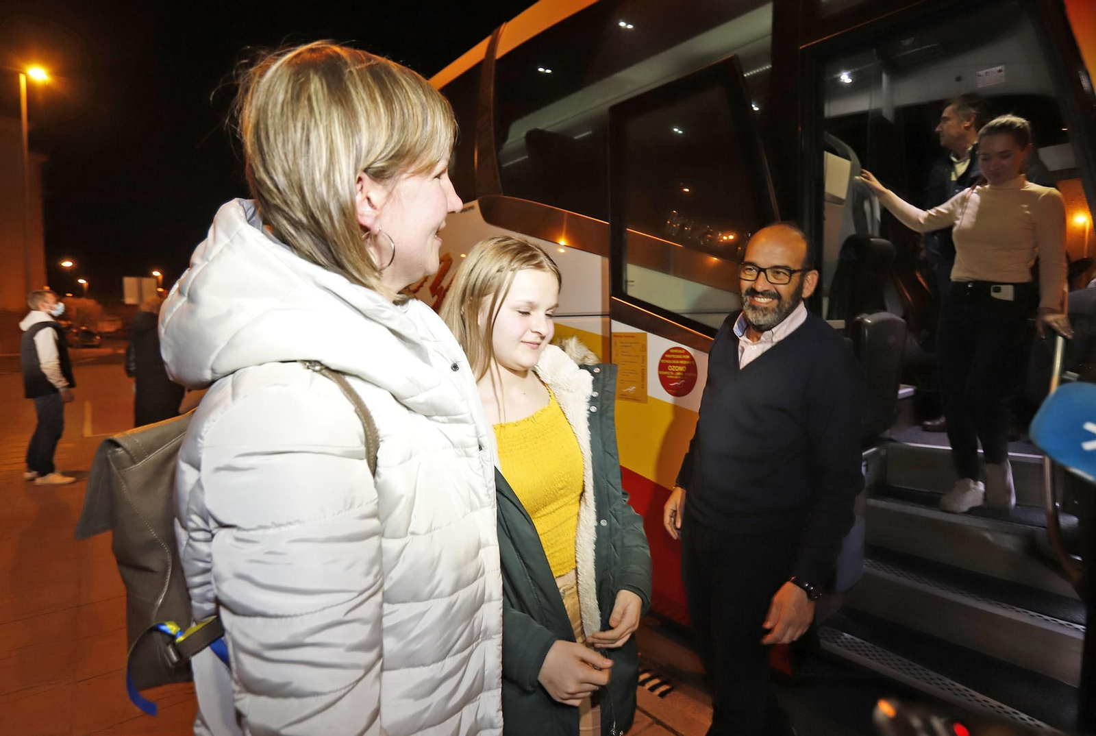 Imágenes de la emocionante llegada de los ucranianos refugiados a Huelva