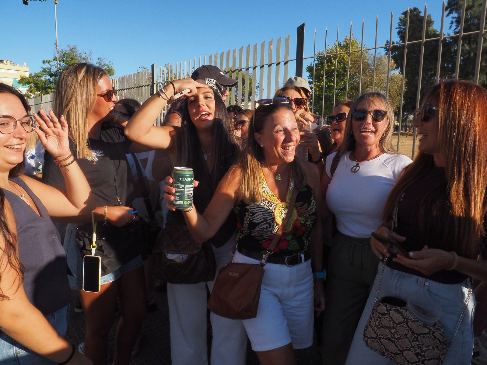 Ambiente previo al concierto de Manuel Carrasco en Isla Cristina