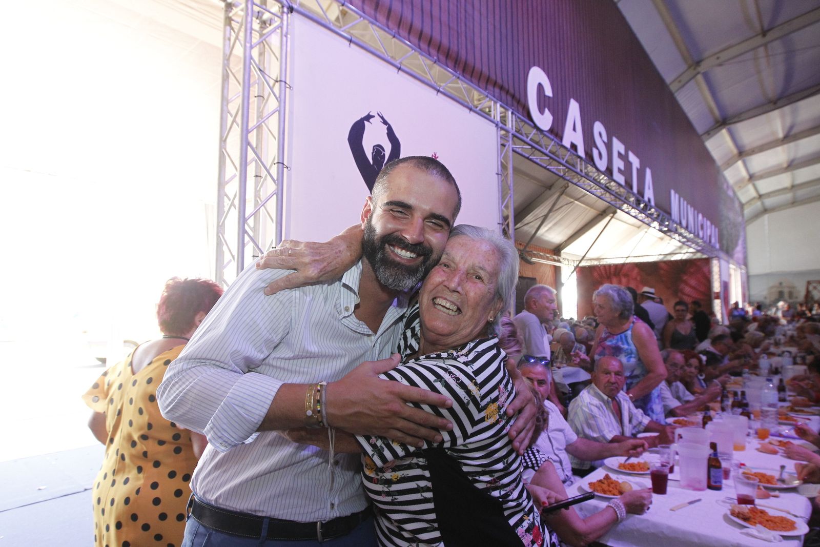 Fotogalería comida homenaje a los mayores. Feria de Almería 2019