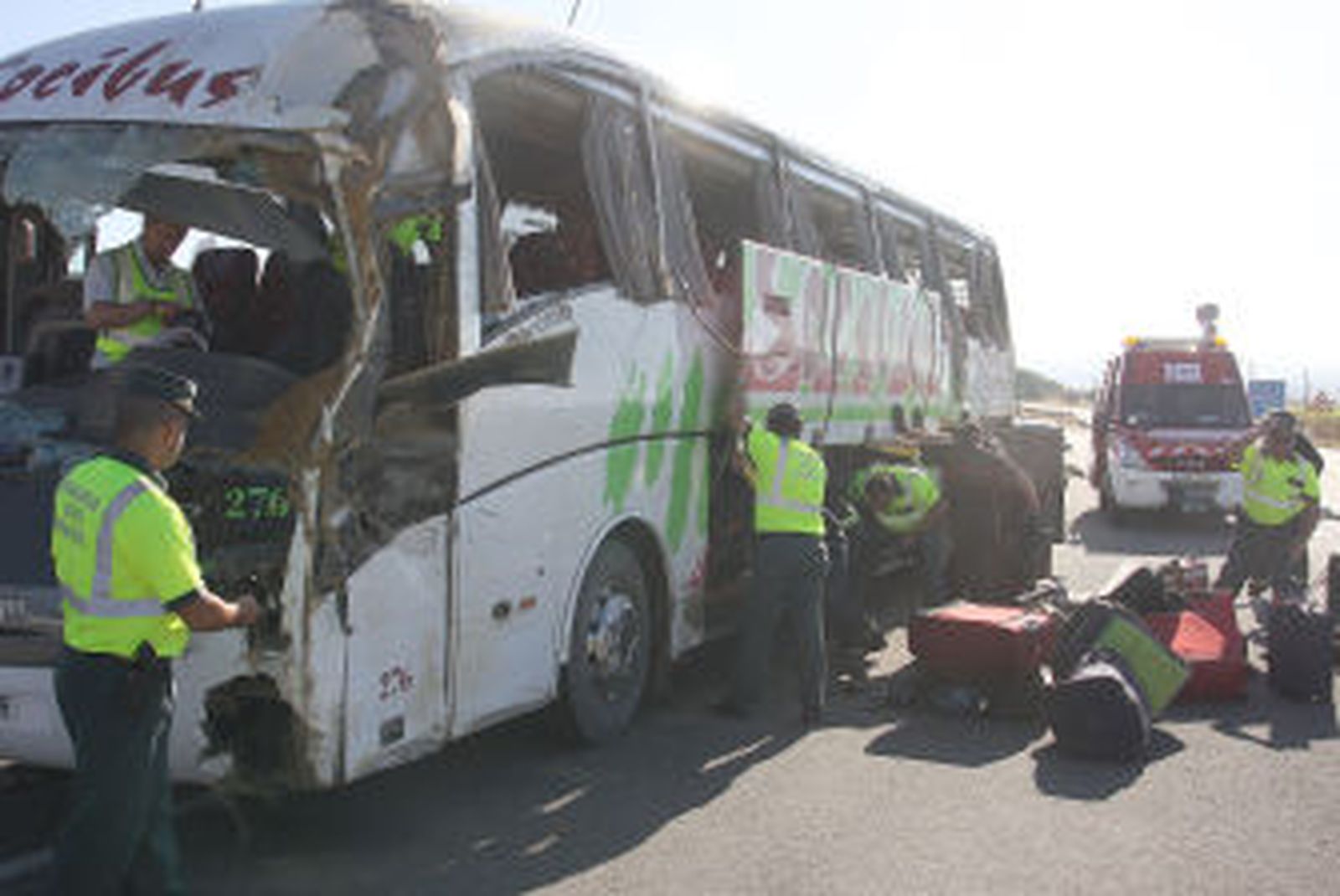 Un accidente en Carmona provoca la muerte de una joven y 26 heridos