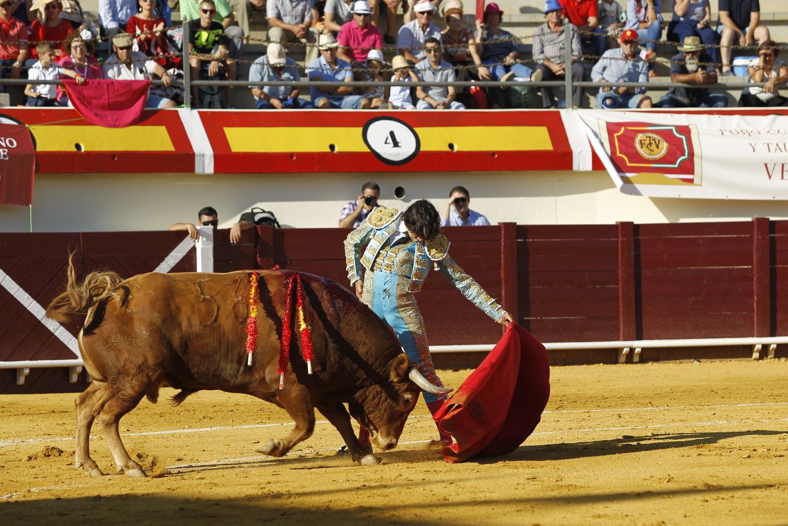 Curro Díaz, toreando en la plaza veratense.