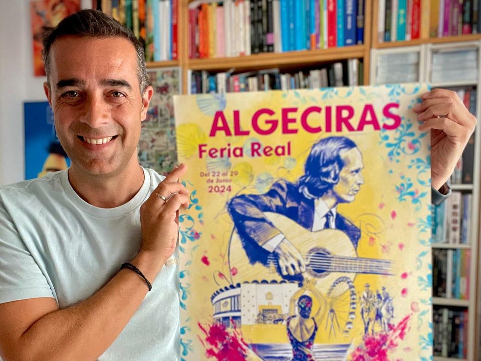 Víctor Jerez mostrando el cartel