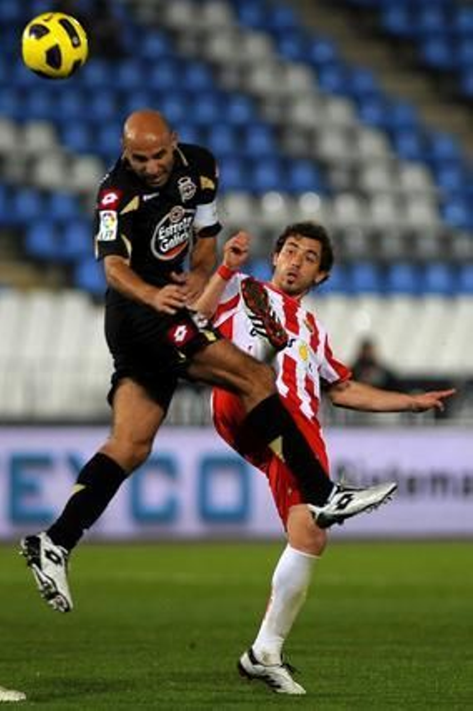 El Almería viajará con ventaja a Riazor tras ganar 1-0 al Deportivo en la ida de cuartos de final de la Copa del Rey. / AFP
