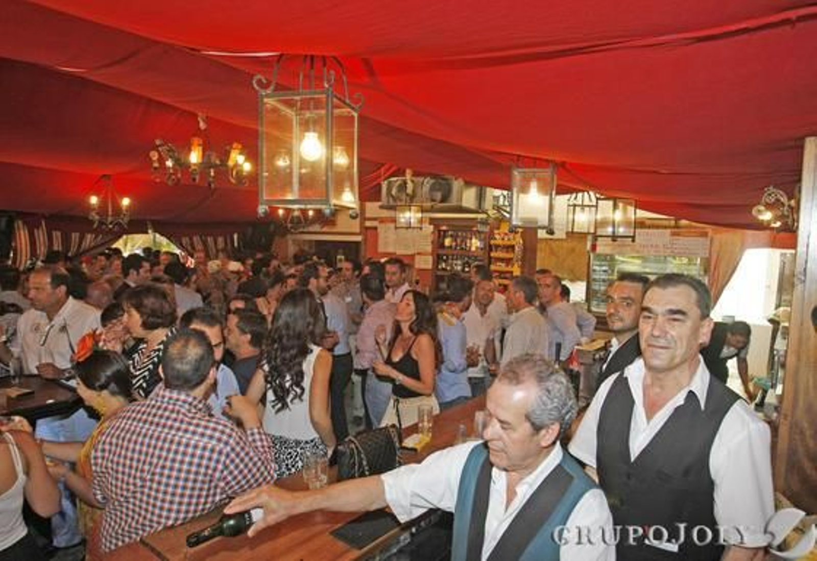 La caseta de Coag se ha convertido este año en una de las instalaciones de moda en el Real.

Foto: Pascual