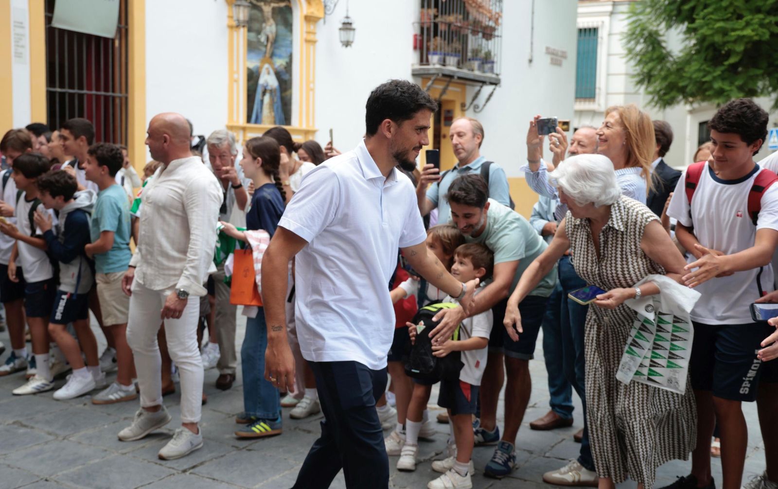 La visita del Betis a la Hermandad de El Museo, en imágenes