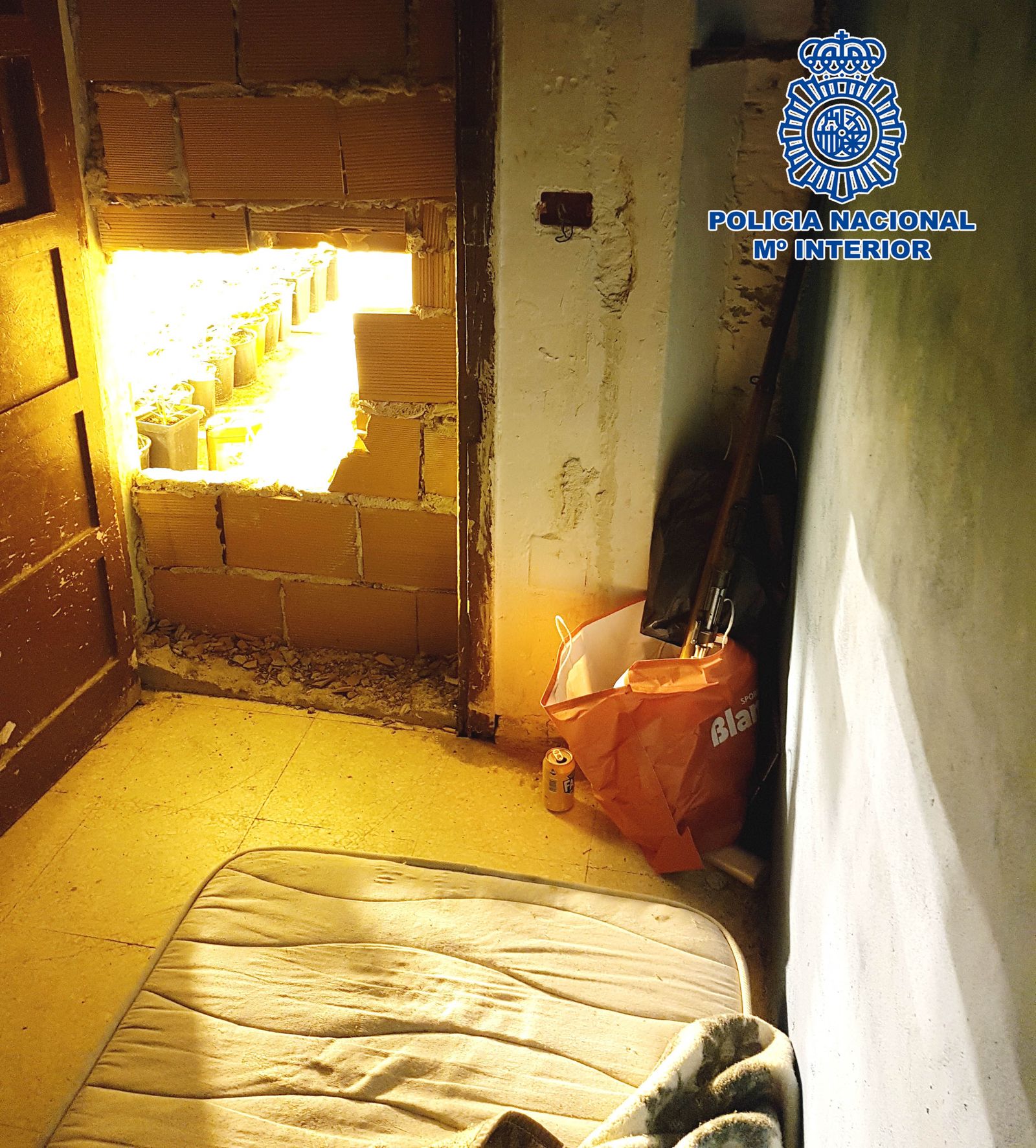 Habitáculo donde dormía uno de los detenidos para custodiar la guardería.