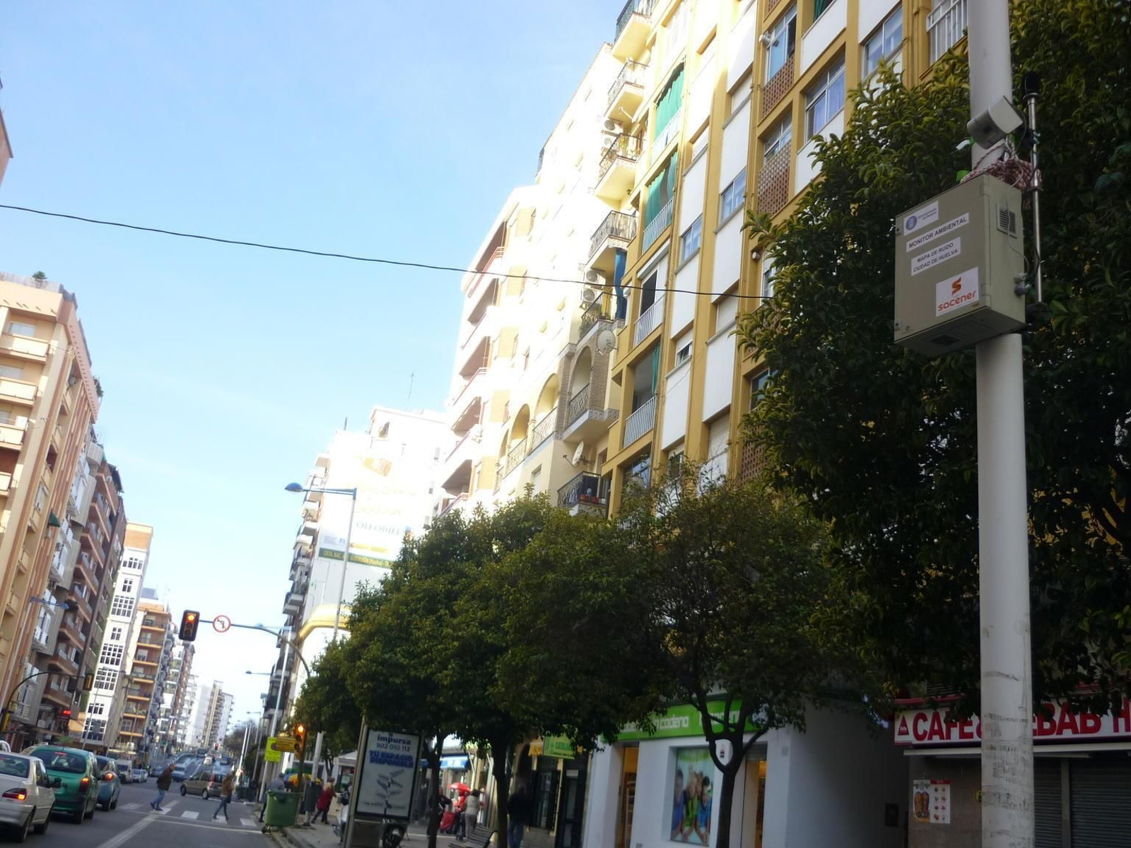 Uno de los sonómetros instalados en la ciudad para medir los decibelios.