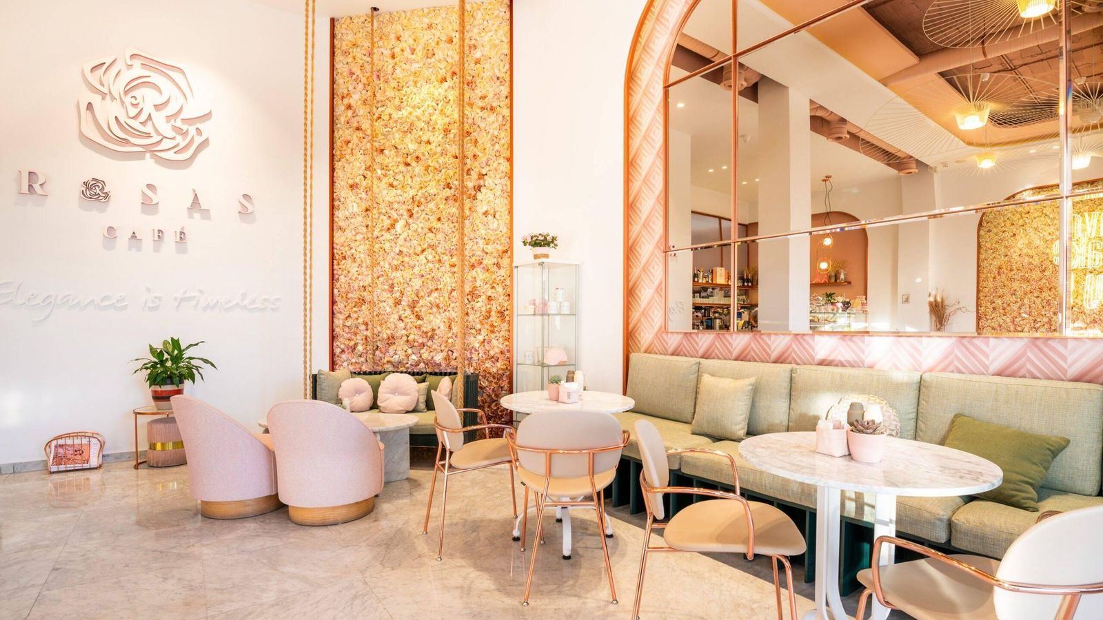 El interior de Rosas Café.