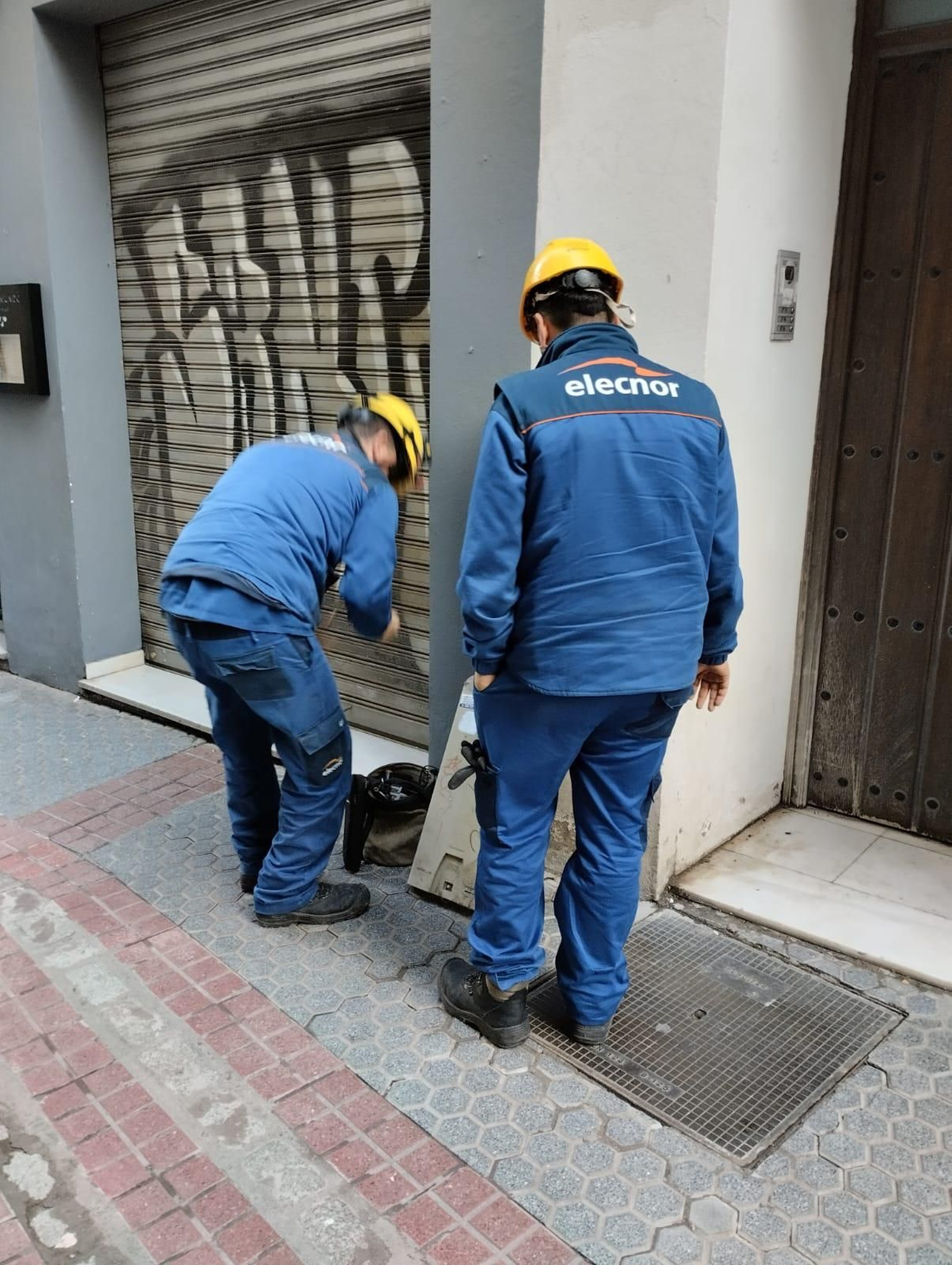 Técnicos enviados por Endesa este martes están reparando la avería