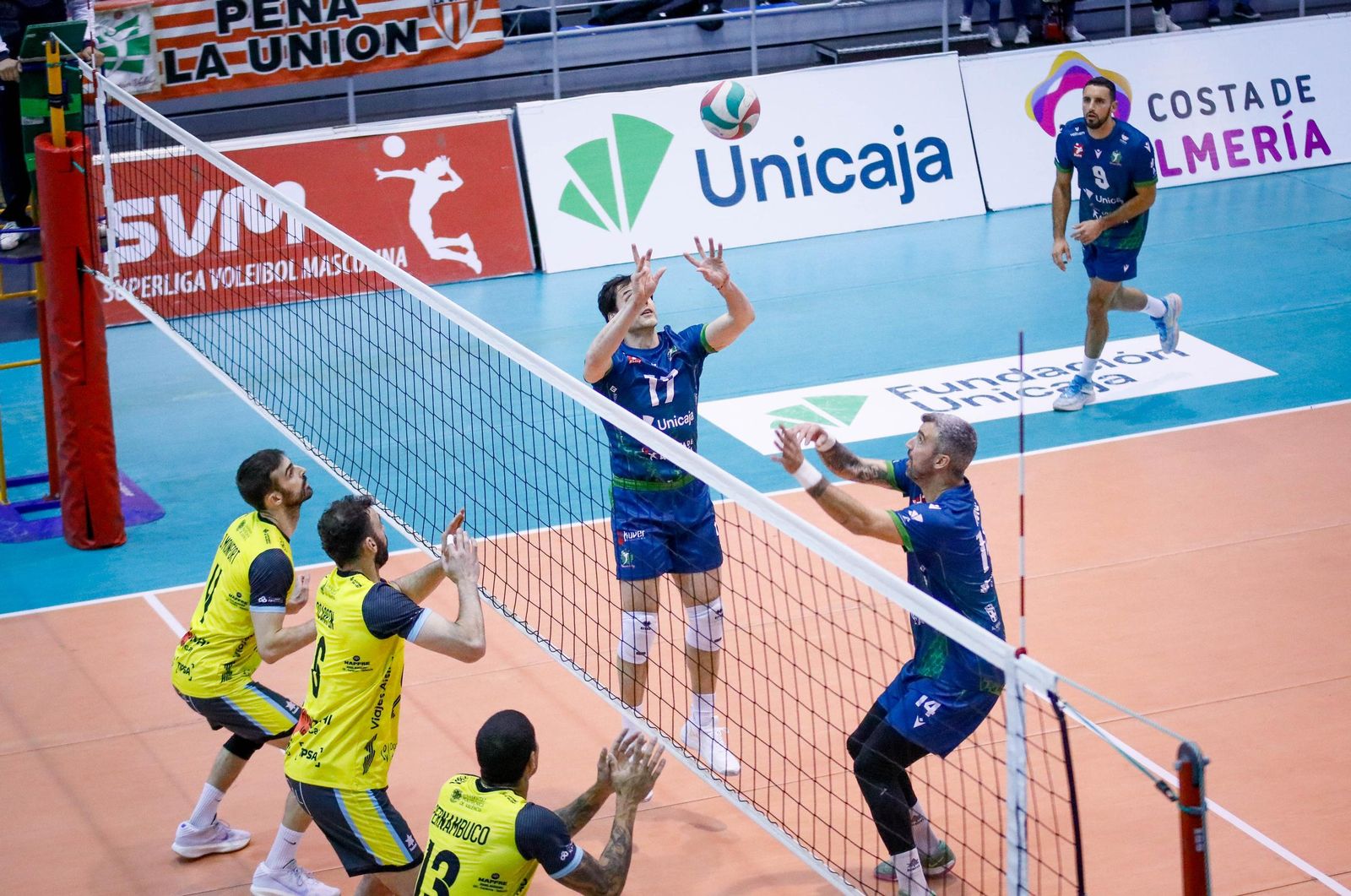 Las imágenes del Unicaja Costa de Almería-Leleman Conqueridor, primer partido del play off por el título de Superliga en Almería