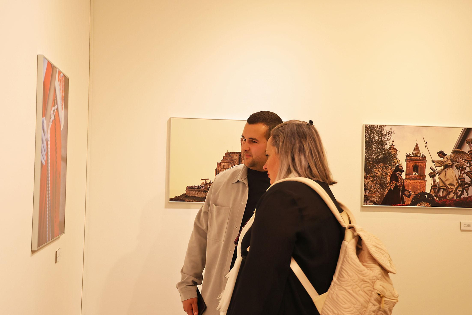 Inauguración de la Exposición de fotografías Huelva, provincia cofrade de Huelva Información en la Diputación de Huelva