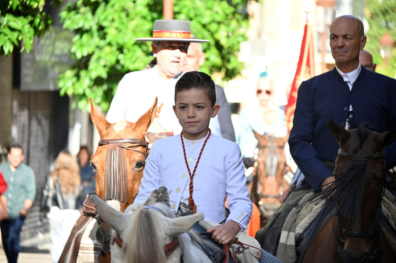 Imágenes de los peregrinos de la Hermandad de Emigrantes en su salida por las calles de Huelva