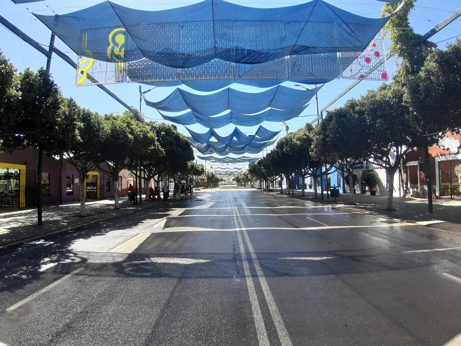 Imagen de una de las calles del Real Cortijo de Torres, este lunes.