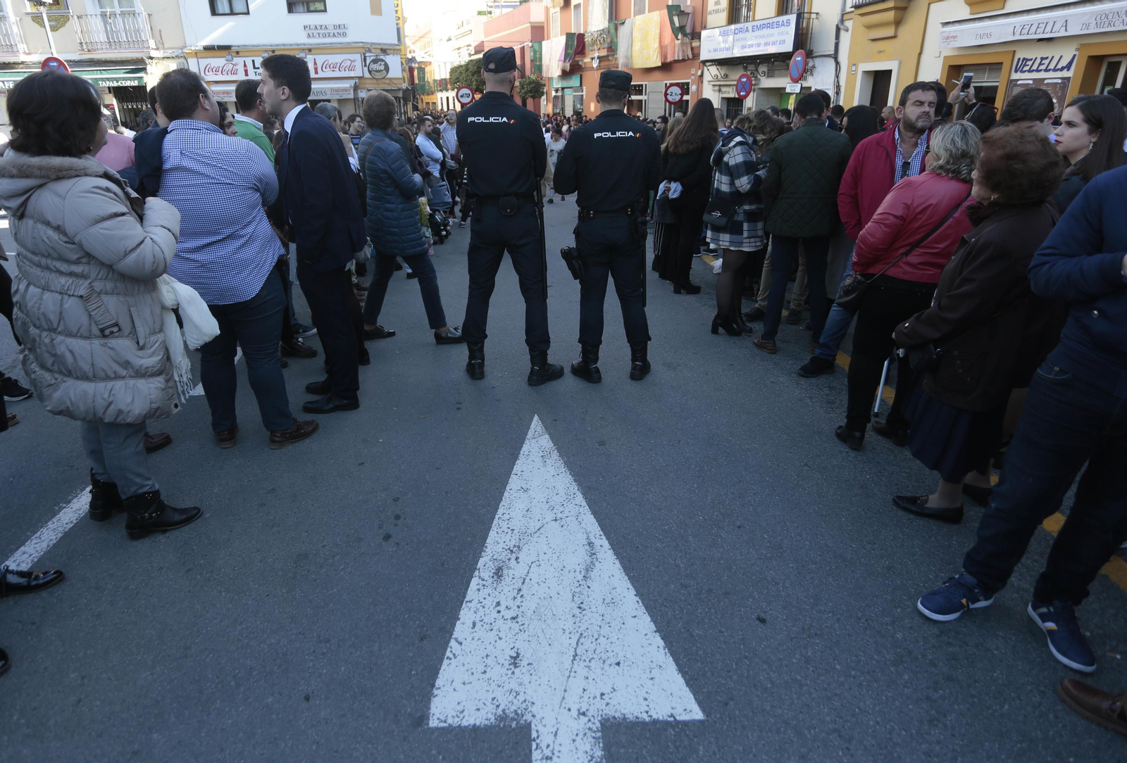 El traslado de la Esperanza de Triana, en imágenes
