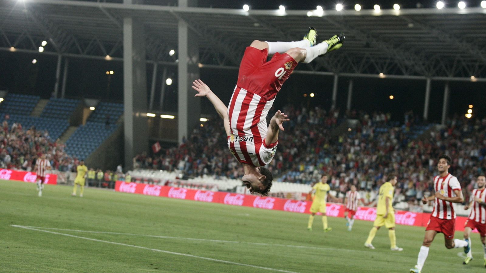 Rodri celebra con una voltereta uno de sus goles ante el Villarreal en la primera jornada de esa temporada.