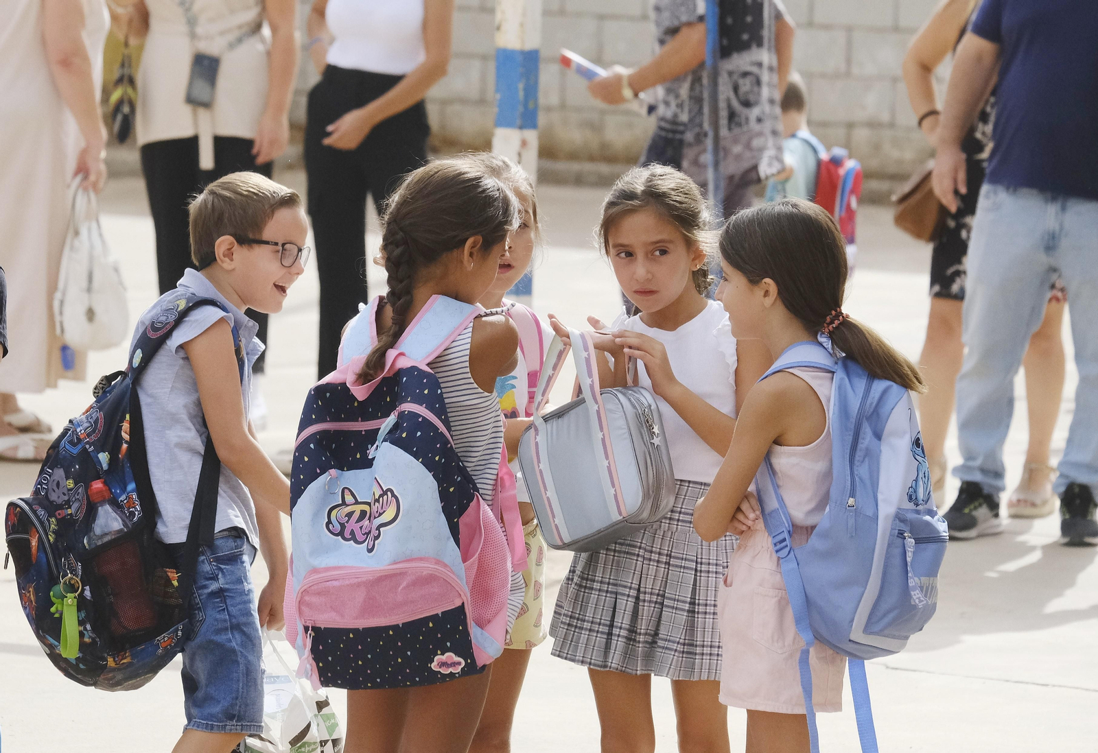Las imágenes de la vuelta al cole en Córdoba: reencuentros, nervios y mucha ilusión