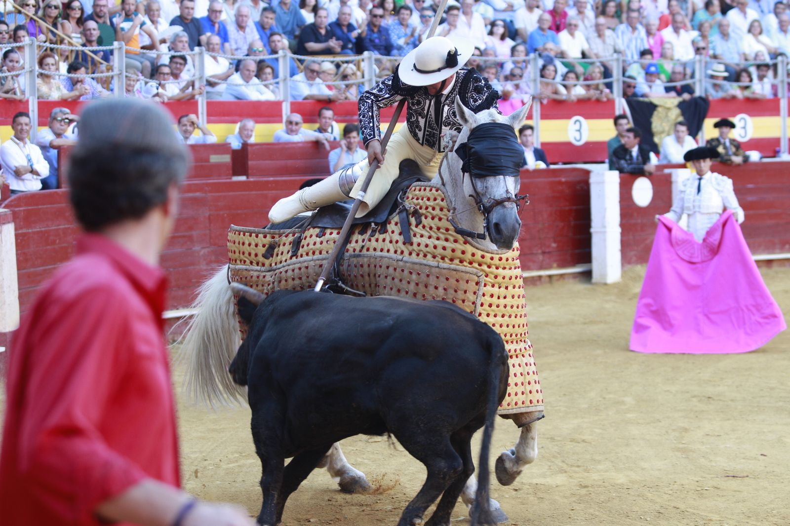 Imágenes del triunfo del torero almeriense Jorge Martínez el día de su alternativa