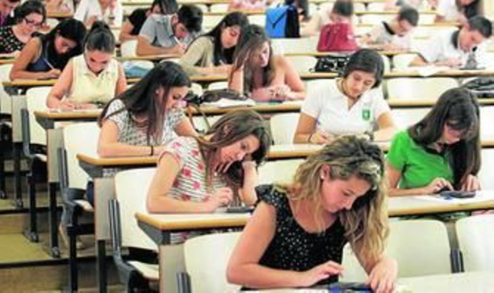 Estudiantes de de la Universidad de Córdoba (UCO), en la Facultad de Derecho.
