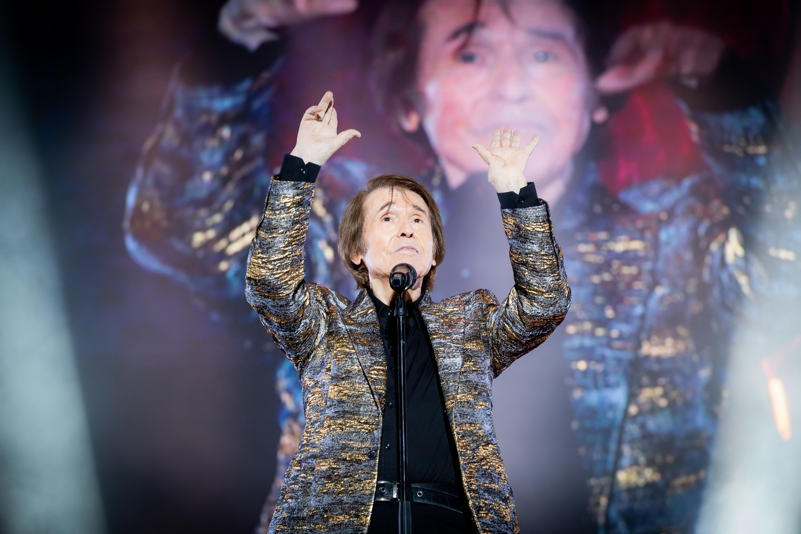 Imágenes de la actuación de Raphael en el Concert Music