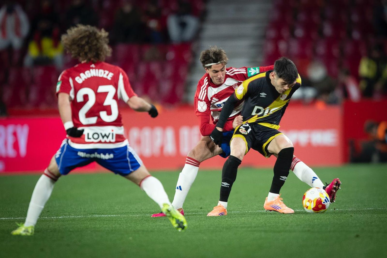 Las mejores imágenes del Granada CF-Rayo de la Copa del Rey