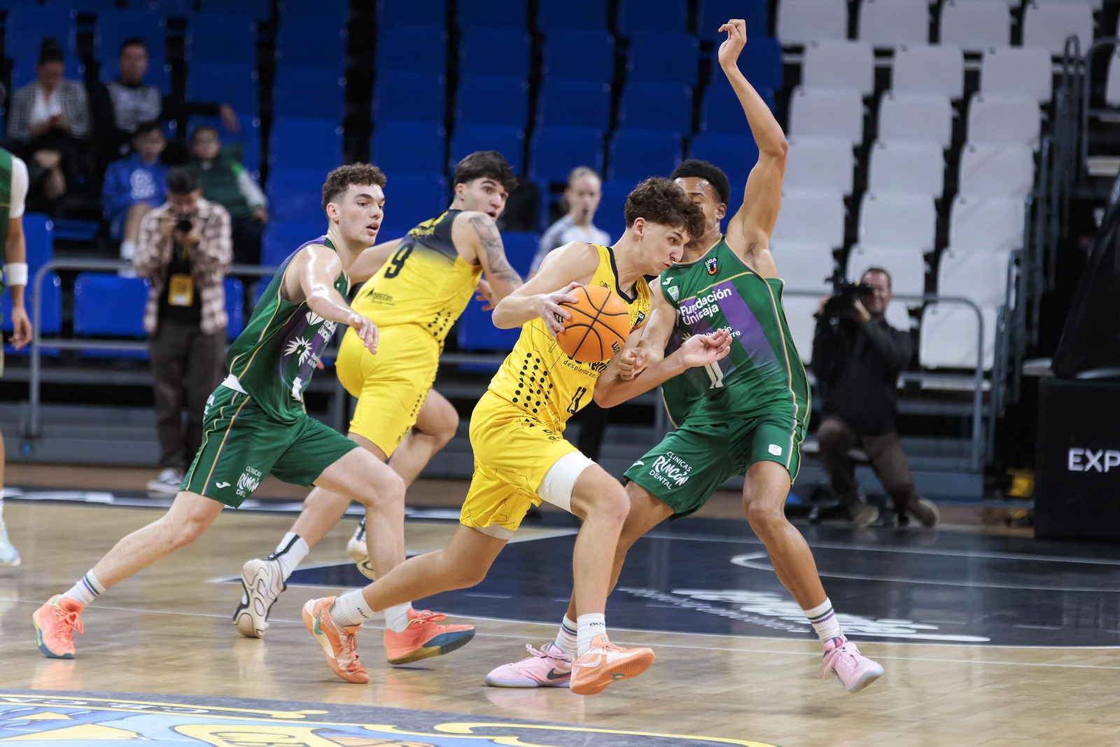 El Unicaja Alhaurín de la Torre conquista La Laguna (66-69)