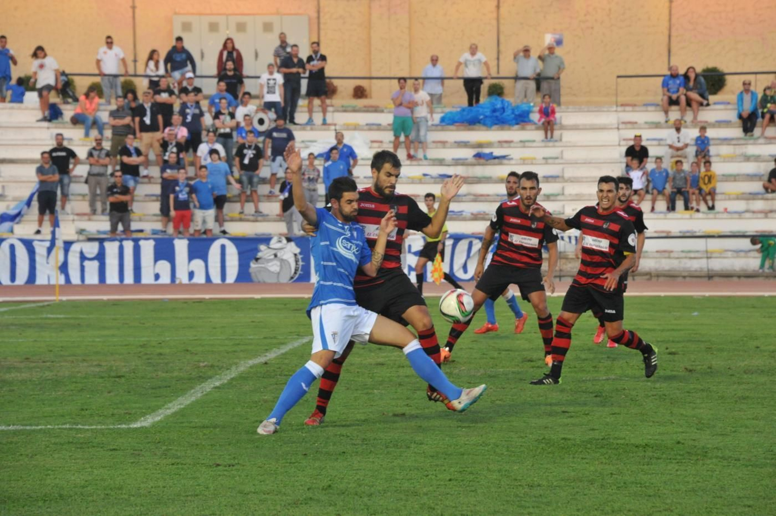 El delantero Juan Delgado, en un encuentro con el Écija.