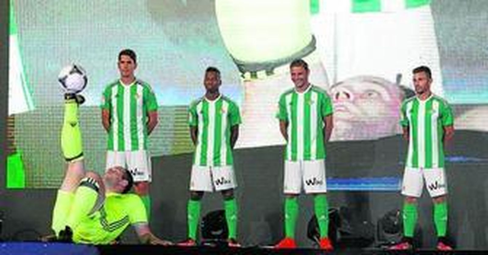 Sanabria mira al Betis