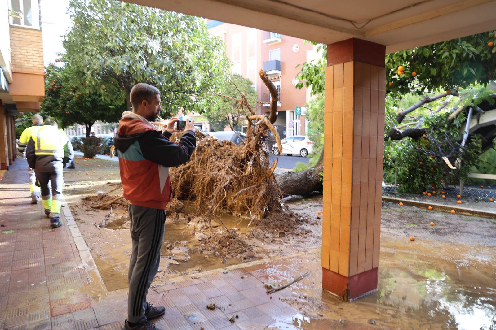 Fotografías de las incidencias de la borrasca Joseph durante la mañana