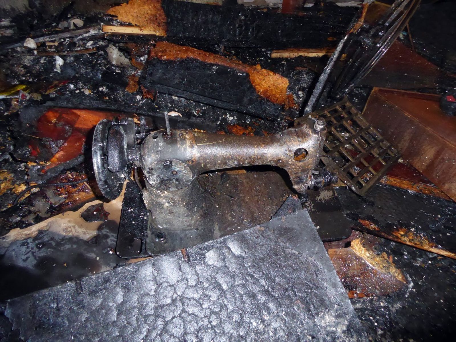 Las imágenes del incendio de un piso en la avenida de Arcos