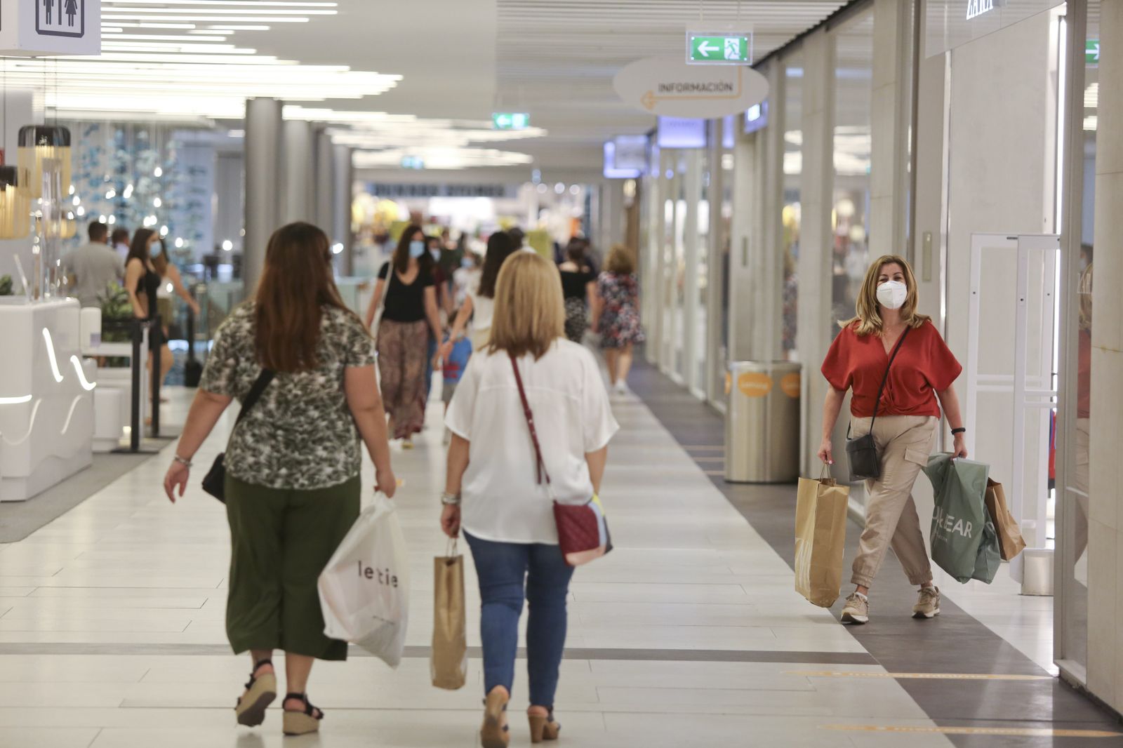 Las fotos de los centros comerciales de Málaga abiertos, en la fase 2 de la desescalada