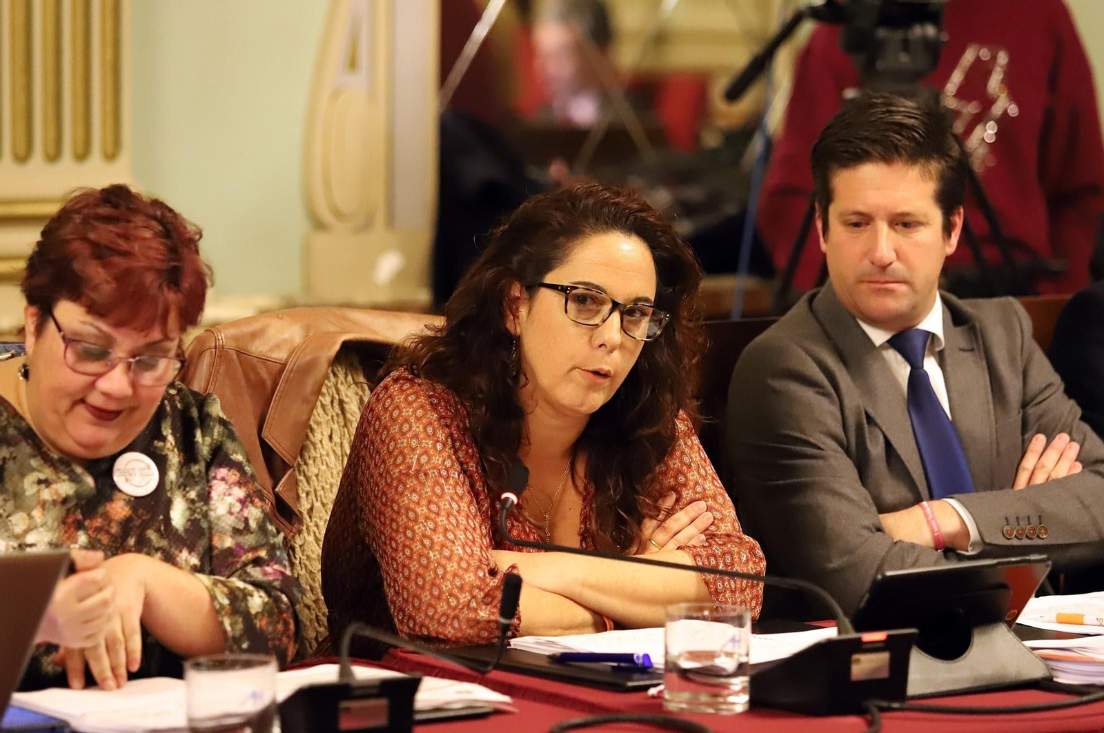 Imágenes del pleno del Ayuntamiento de Huelva