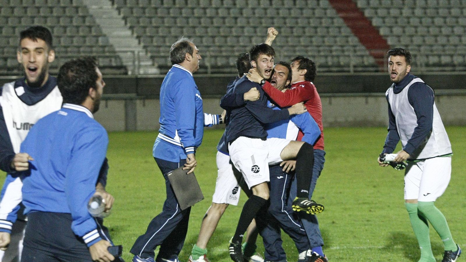 Éxtasis tras ganar en el último minuto al Algeciras (2-3).