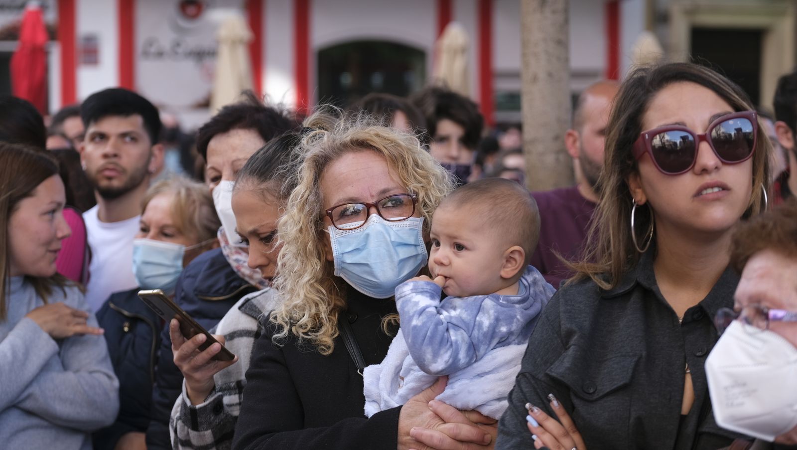 Fotogalería de la procesión de Coronación. Semana Santa Almería 2022.