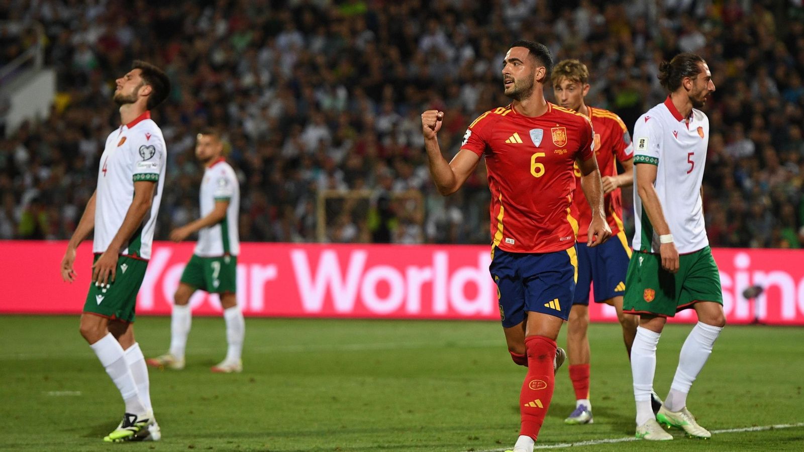 Mikel Merino celebra su tanto.